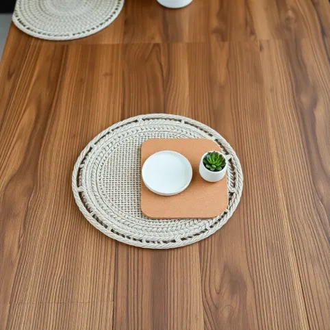 Co położyć na drewniany stół