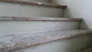 farba olejna do schodów drewnianych
