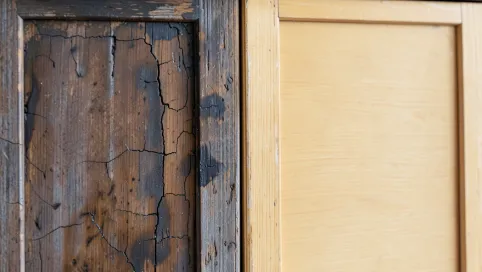 jak usunąć lakierobejcę z drewna