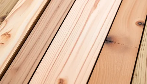 Jaki lakier do drewna sosnowego